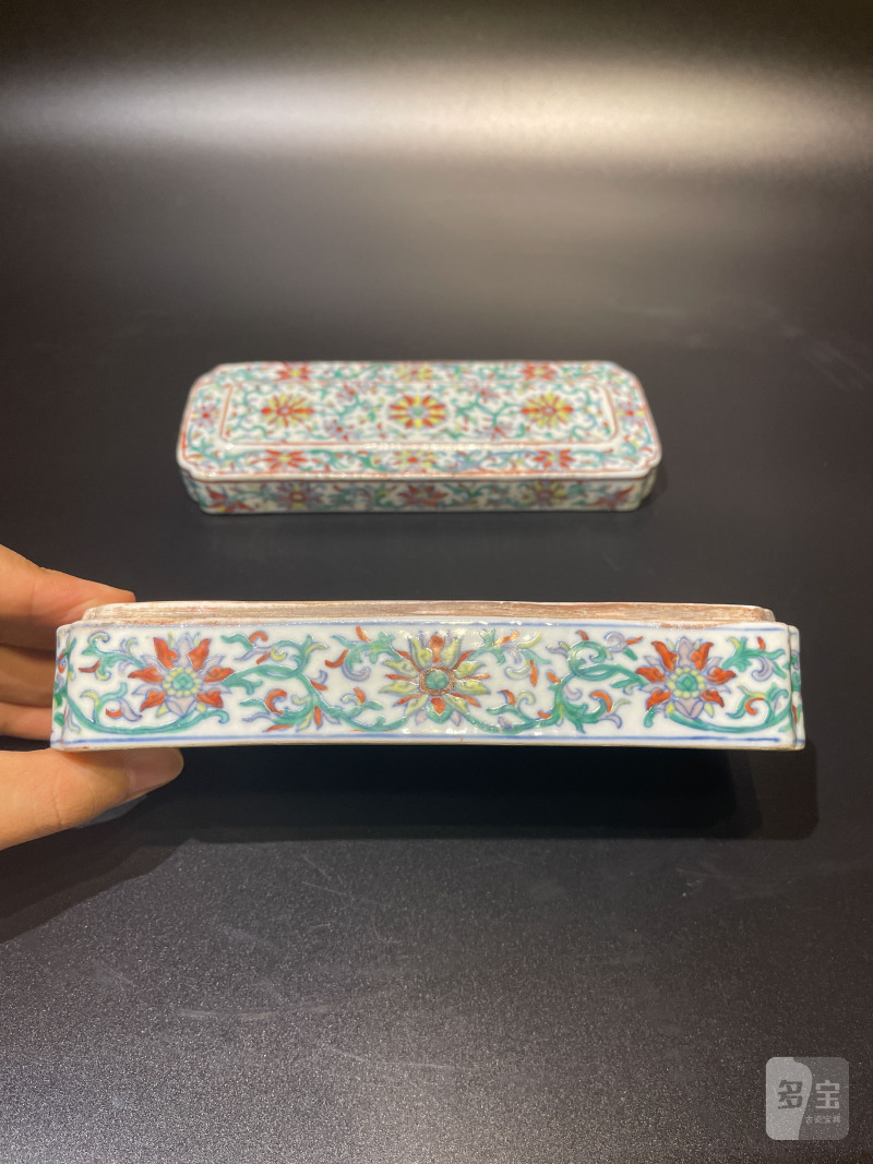 清乾隆 斗彩缠枝莲纹长方文具盒 - 图8